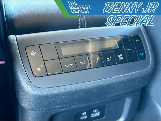 2022 Nissan Pathfinder SV V6