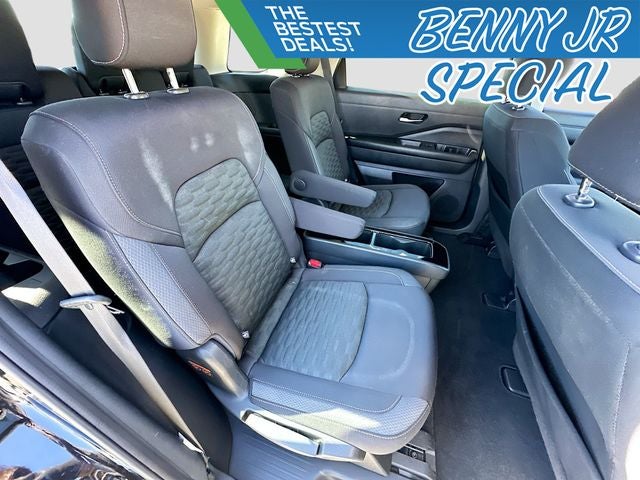 2022 Nissan Pathfinder SV V6