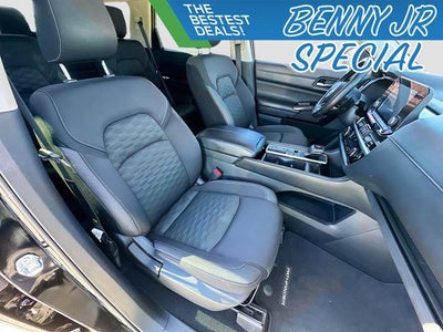 2022 Nissan Pathfinder SV V6