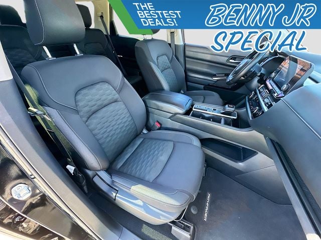 2022 Nissan Pathfinder SV V6