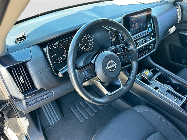 2022 Nissan Pathfinder SV V6