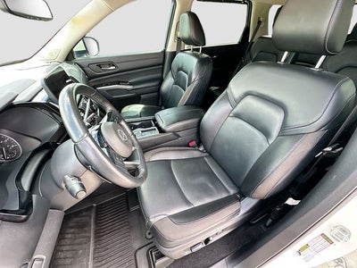 2022 Nissan Pathfinder SL V-6