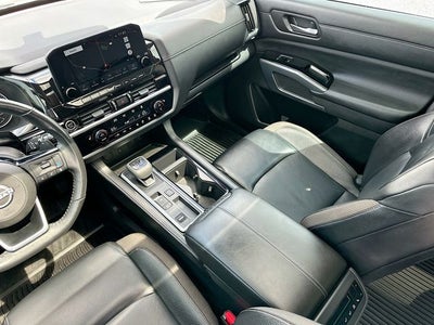 2022 Nissan Pathfinder SL V-6