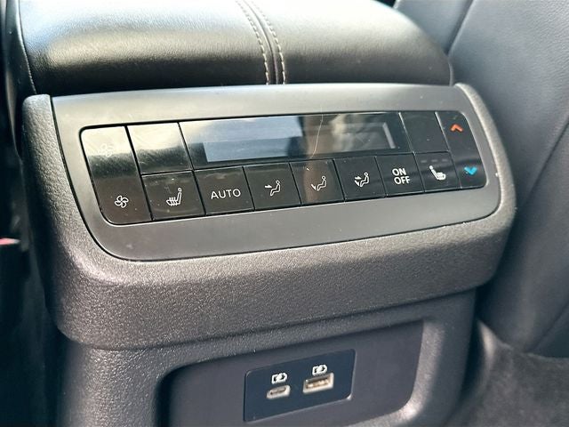 2022 Nissan Pathfinder SL V-6