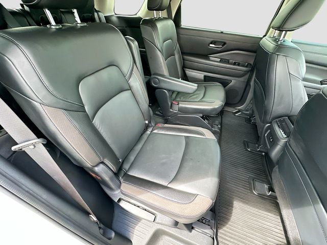 2022 Nissan Pathfinder SL V-6