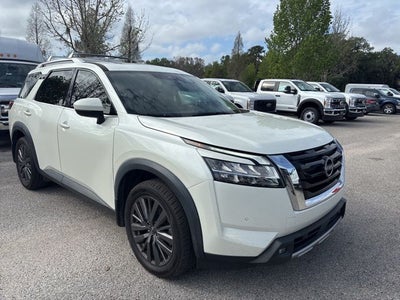 2022 Nissan Pathfinder SL V-6