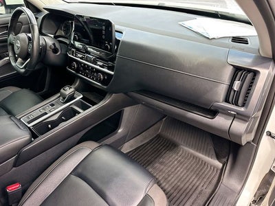 2022 Nissan Pathfinder SL V-6
