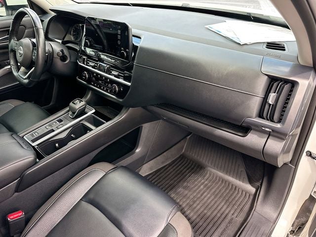 2022 Nissan Pathfinder SL V-6