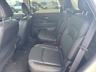 2022 Nissan Pathfinder SL V-6