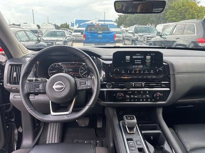 2024 Nissan Pathfinder SL