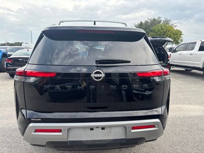 2024 Nissan Pathfinder SL