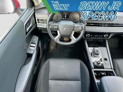 2024 Mitsubishi Outlander ES