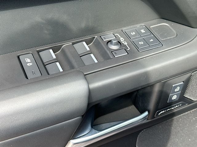 2025 Land Rover Defender 110 S