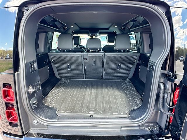 2025 Land Rover Defender 110 S