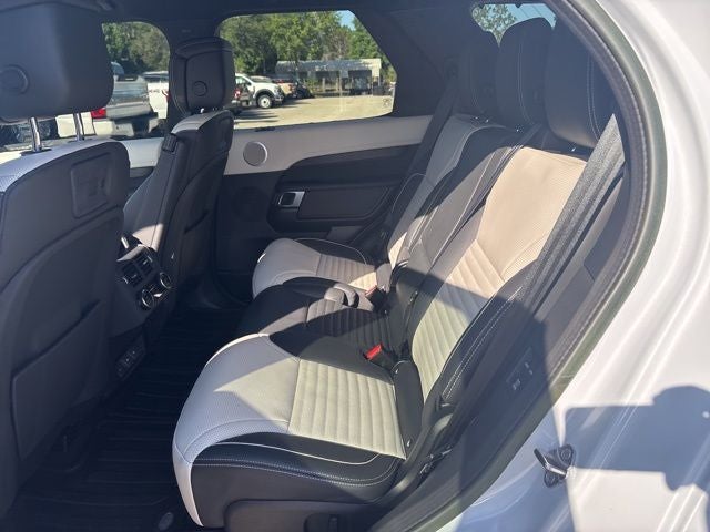 2023 Land Rover Discovery Metropolitan Edition