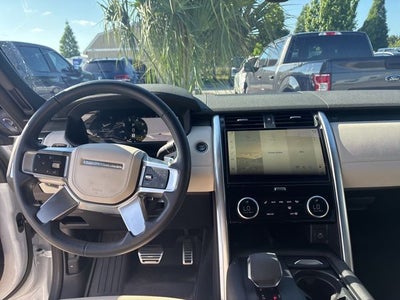 2023 Land Rover Discovery Metropolitan Edition