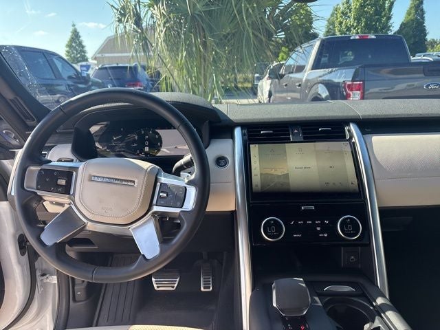 2023 Land Rover Discovery Metropolitan Edition