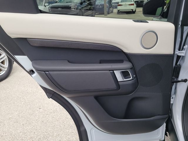 2023 Land Rover Discovery Metropolitan Edition