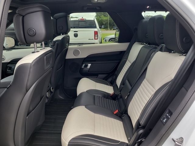 2023 Land Rover Discovery Metropolitan Edition