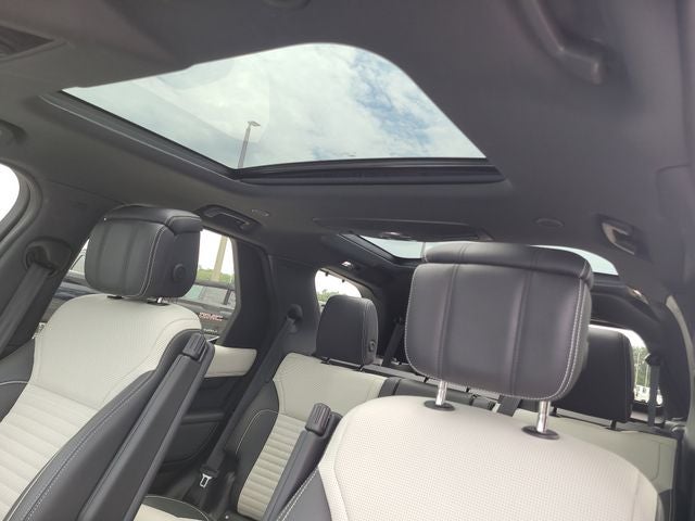 2023 Land Rover Discovery Metropolitan Edition