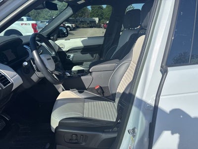 2023 Land Rover Discovery Metropolitan Edition