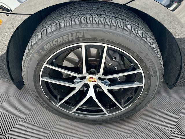 2024 Porsche Macan T