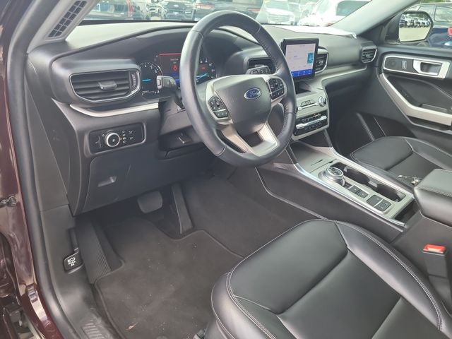 2023 Ford Explorer XLT 202A