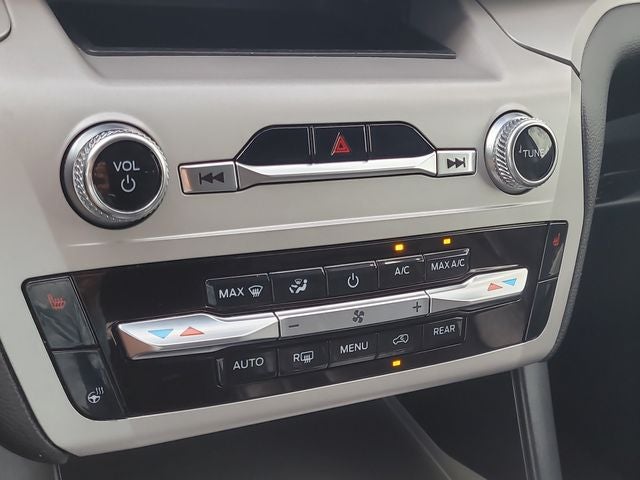 2023 Ford Explorer XLT 202A