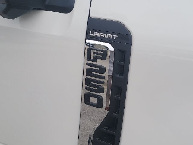 2027 Ford F-250SD Lariat 4WD CREW CAB