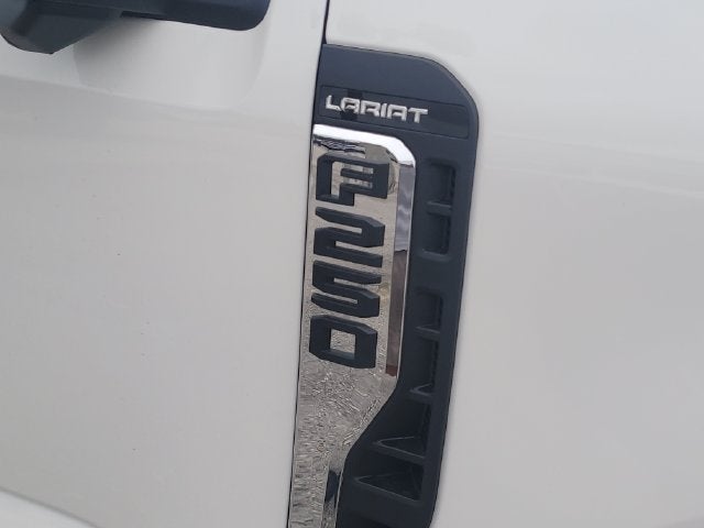 2027 Ford F-250SD Lariat 4WD CREW CAB