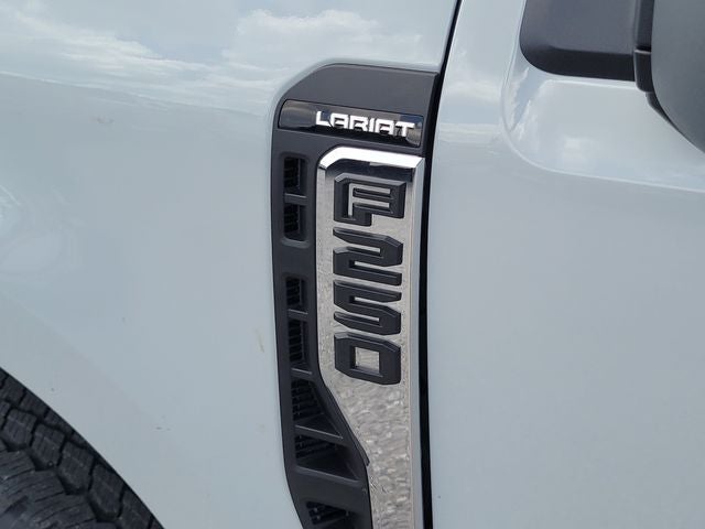 2026 Ford F-250SD Lariat 4WD CREW CAB