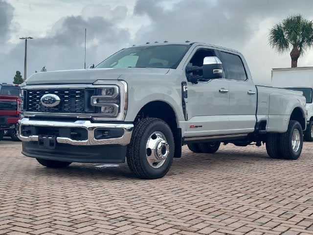 2026 Ford F-350SD Lariat DRW 4WD CREW CAB