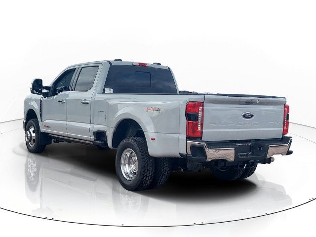 2026 Ford F-350SD Lariat DRW 4WD CREW CAB