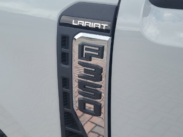 2026 Ford F-350SD Lariat DRW 4WD CREW CAB