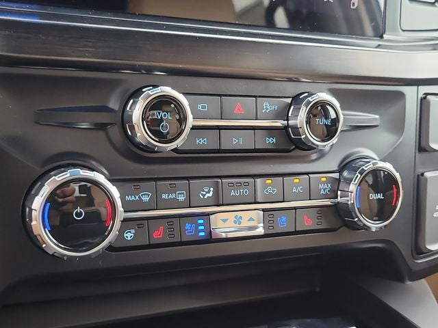 2026 Ford F-350SD Lariat DRW 4WD CREW CAB