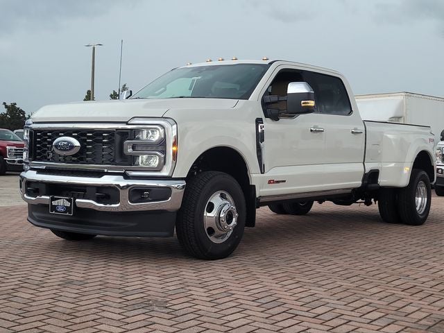 2026 Ford F-350SD Lariat DRW 4WD CREW CAB