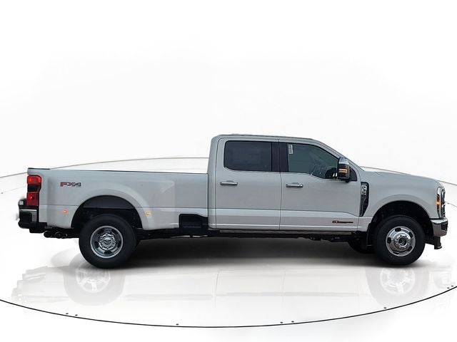 2026 Ford F-350SD Lariat DRW 4WD CREW CAB