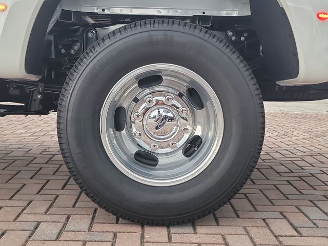 2026 Ford F-350SD Lariat DRW 4WD CREW CAB