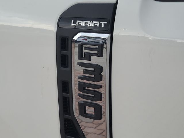 2026 Ford F-350SD Lariat DRW 4WD CREW CAB