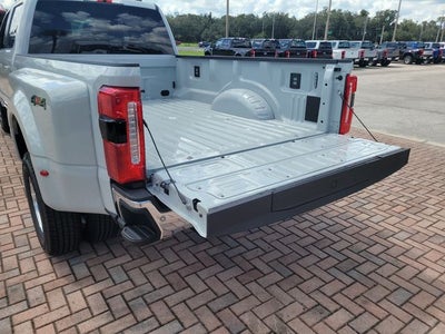 2026 Ford F-350SD Lariat DRW 4WD CREW CAB