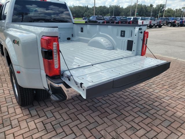 2026 Ford F-350SD Lariat DRW 4WD CREW CAB