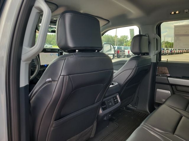 2026 Ford F-350SD Lariat DRW 4WD CREW CAB