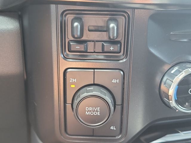 2026 Ford F-350SD Lariat DRW 4WD CREW CAB