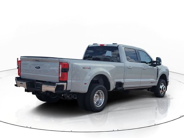 2026 Ford F-350SD Lariat DRW 4WD CREW CAB