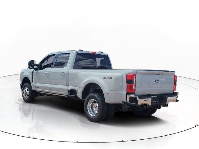 2026 Ford F-350SD Lariat DRW 4WD CREW CAB
