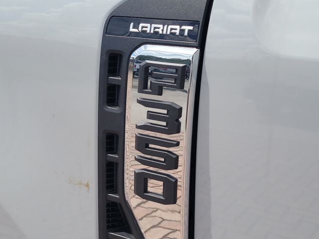 2026 Ford F-350SD Lariat DRW 4WD CREW CAB