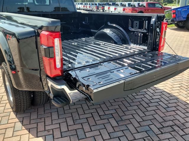 2026 Ford F-350SD Lariat DRW 4WD CREW CAB