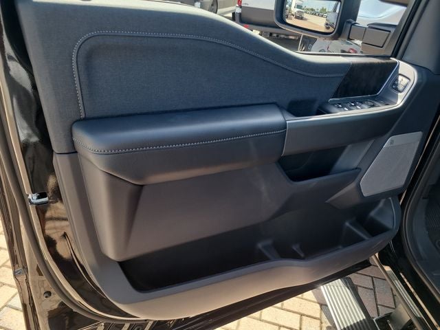 2026 Ford F-350SD Lariat DRW 4WD CREW CAB