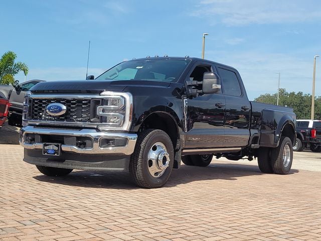 2026 Ford F-350SD Lariat DRW 4WD CREW CAB