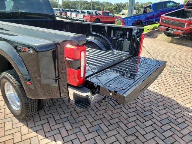 2026 Ford F-350SD Lariat DRW 4WD CREW CAB